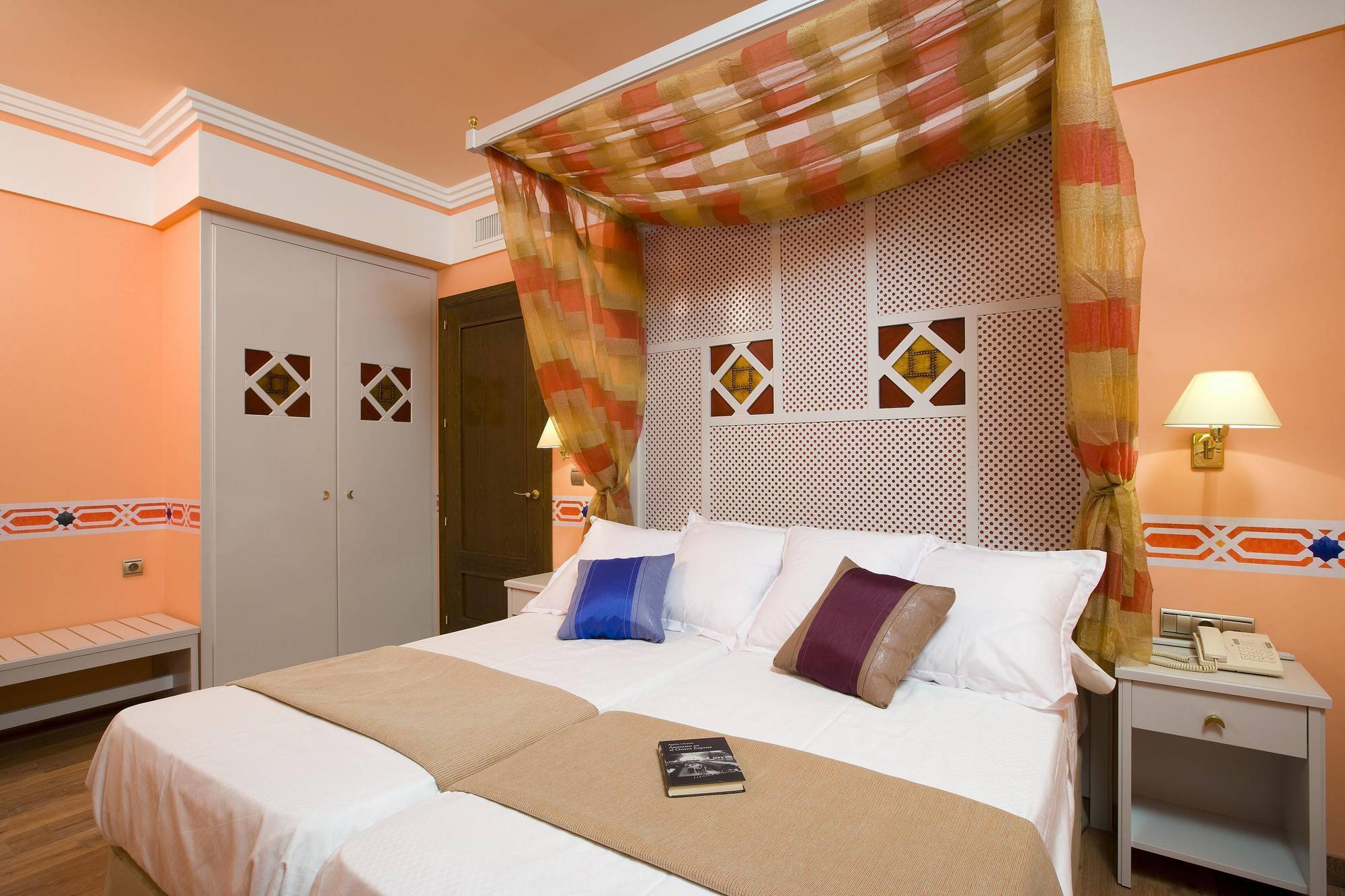 Hotel Gran Via 44 Granada